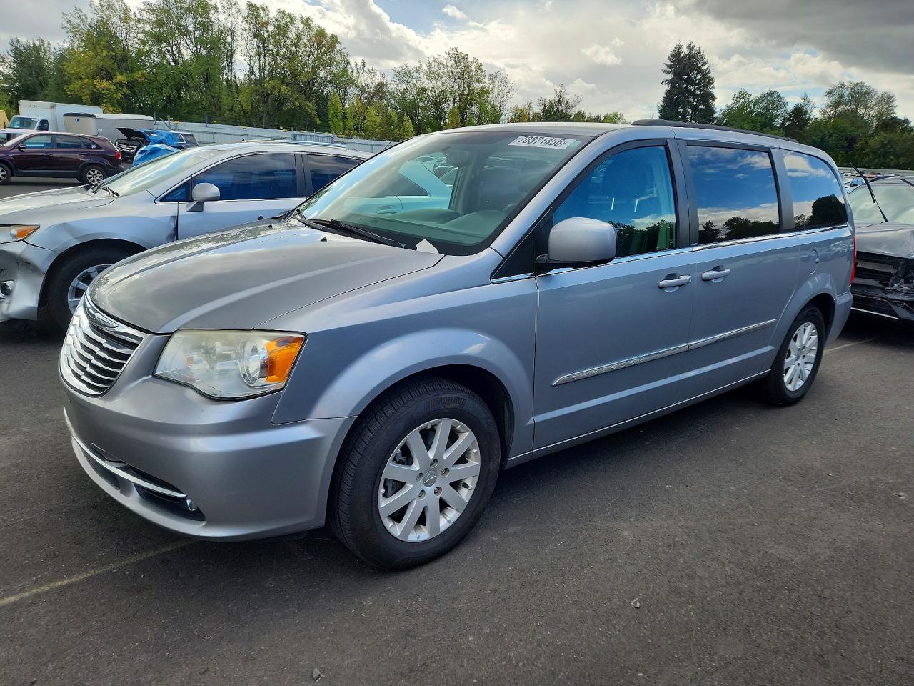 Photo of the 2014 CHRYSLER TOWN & COUNTRY TOURING