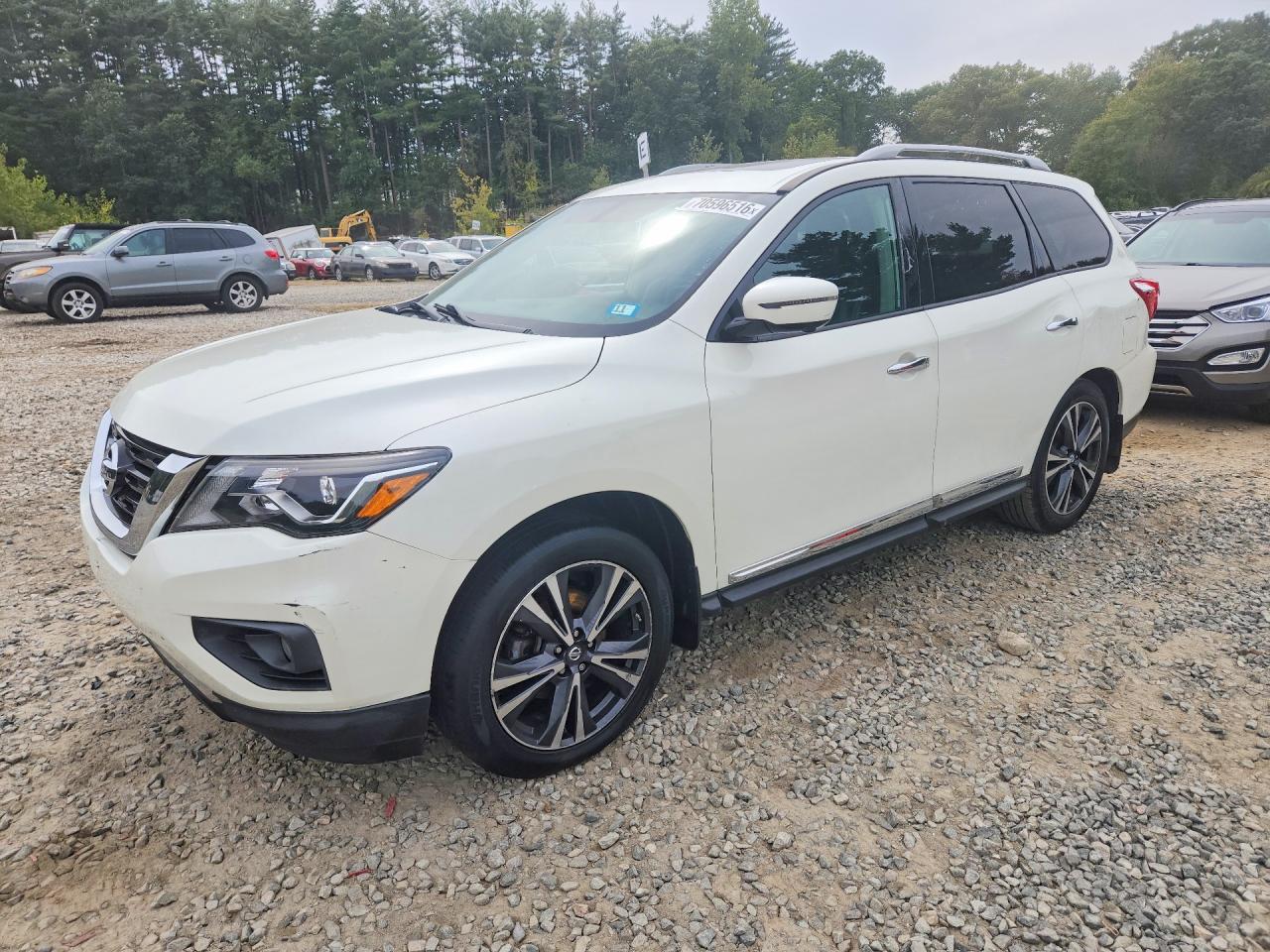 Photo of the 2017 NISSAN PATHFINDER PLATINUM