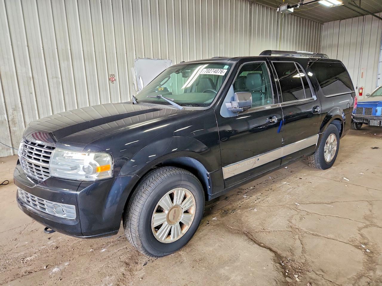 Photo of the 2011 LINCOLN NAVIGATOR L