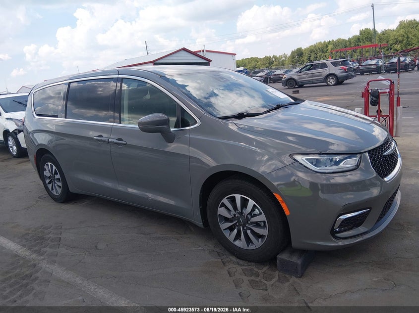 Photo of the 2022 CHRYSLER PACIFICA HYBRID TOURING L