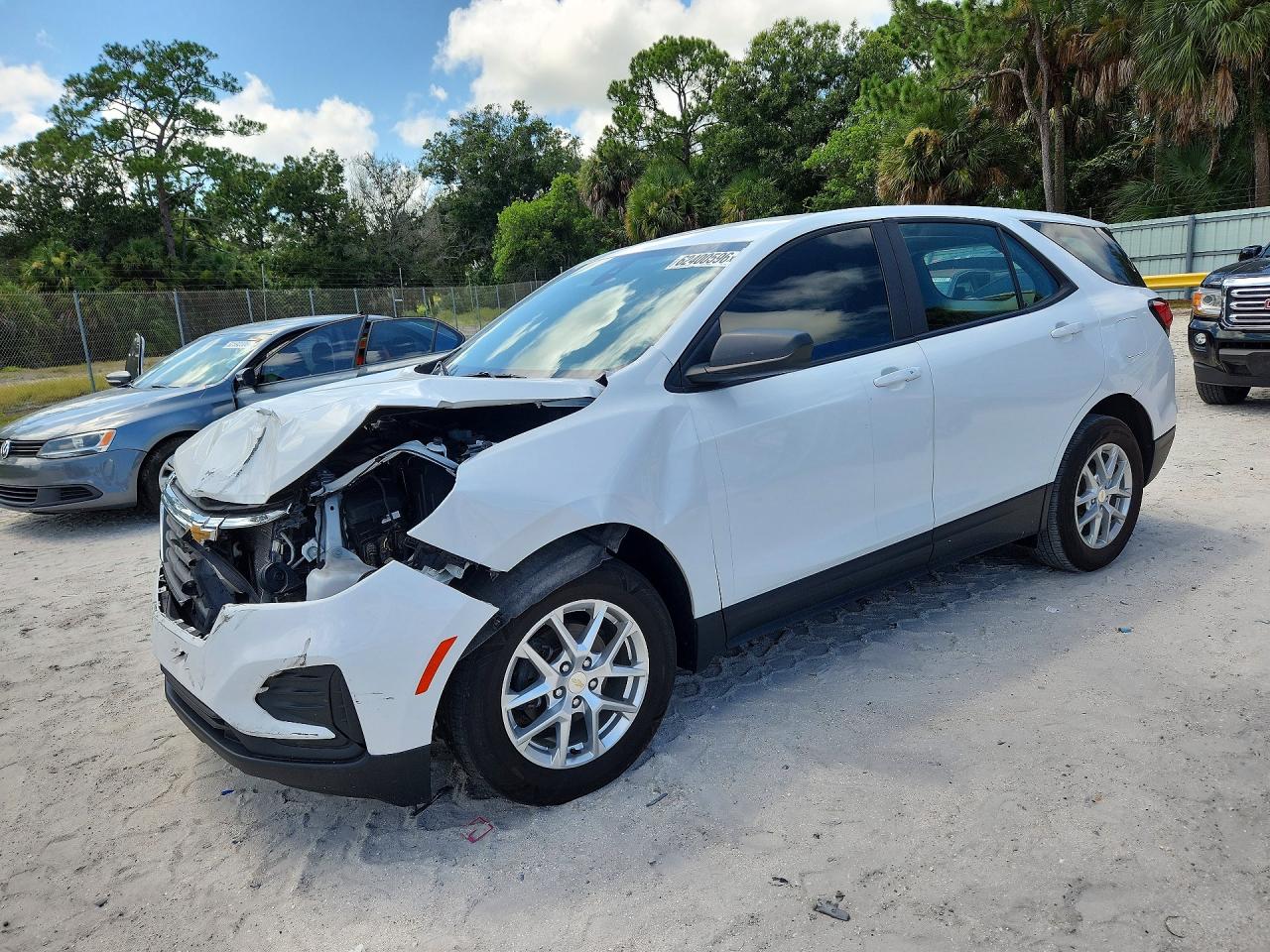 Photo of the 2022 CHEVROLET EQUINOX LS