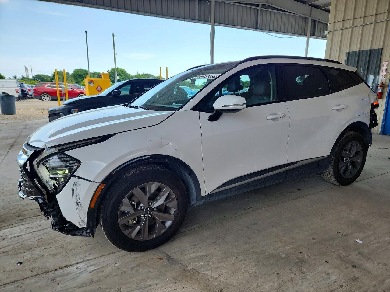 Photo of the 2025 KIA SPORTAGE SX