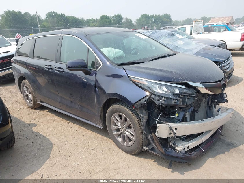 Photo of the 2024 TOYOTA SIENNA LE