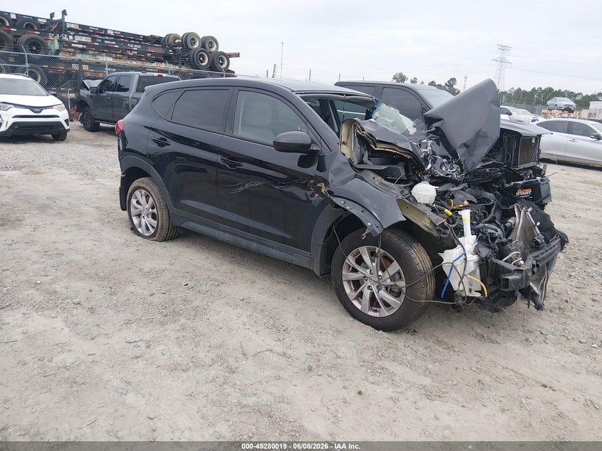 Photo of the 2019 HYUNDAI TUCSON SE