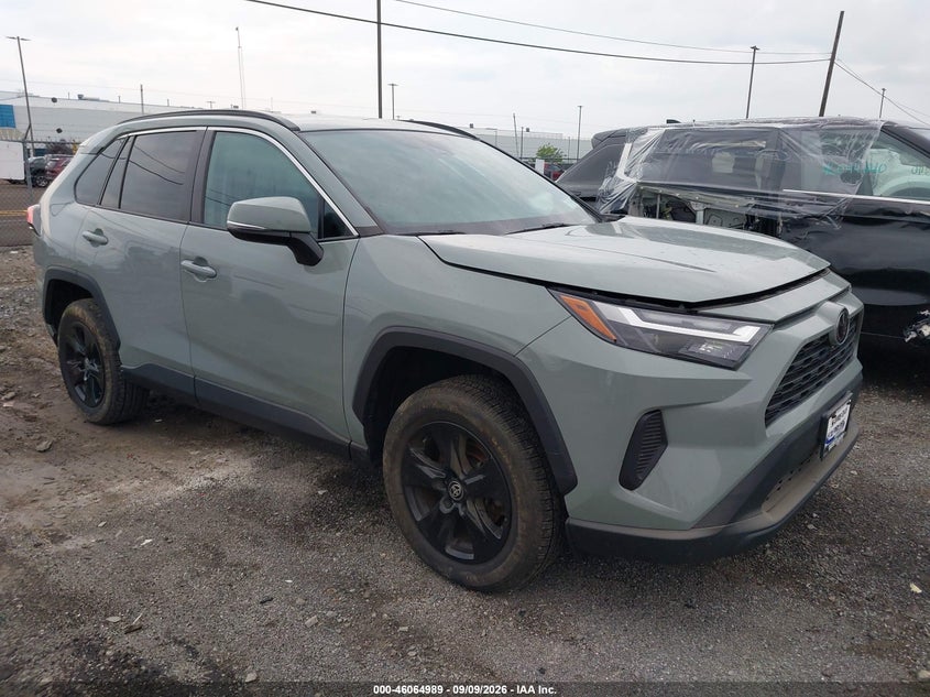 Photo of the 2022 TOYOTA RAV4 XLE