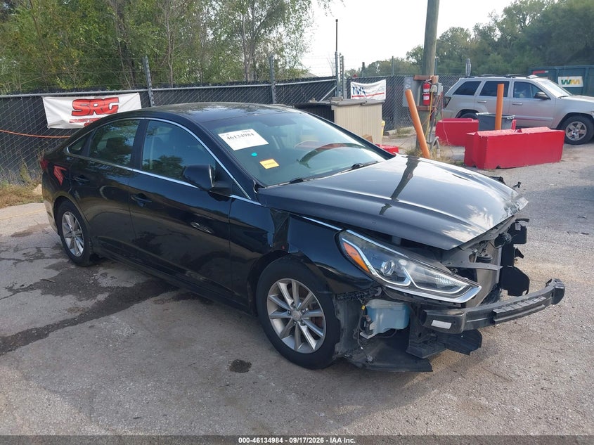 Photo of the 2018 HYUNDAI SONATA SE