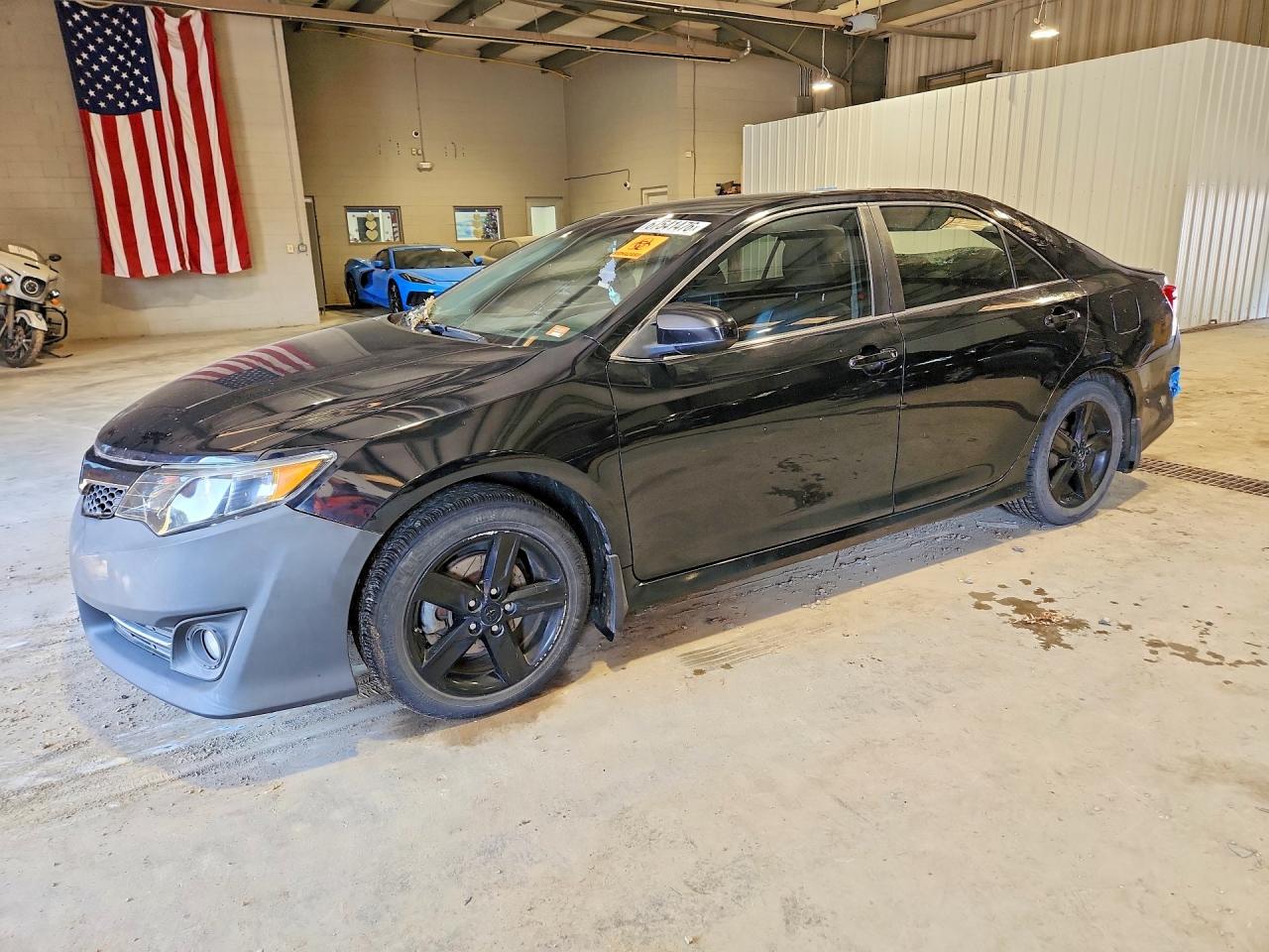 Photo of the 2014 TOYOTA CAMRY SE