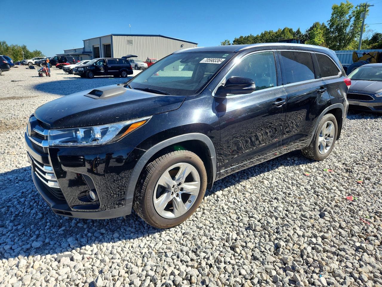 Photo of the 2017 TOYOTA HIGHLANDER LIMITED