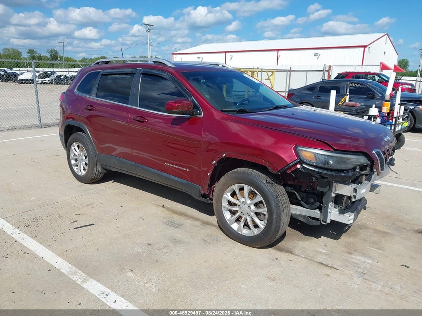 Photo of the 2019 JEEP CHEROKEE LATITUDE 4X4