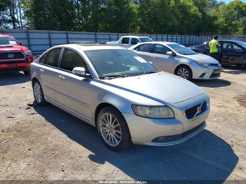 Photo of the 2009 VOLVO S40 2.4I