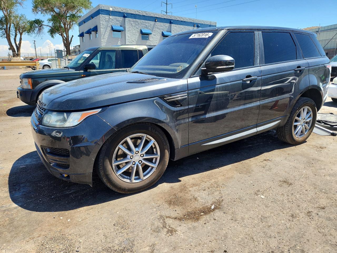 Photo of the 2016 LAND ROVER RANGE ROVER SPORT SE