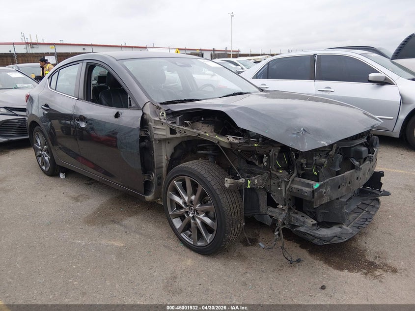 Photo of the 2018 MAZDA MAZDA3 TOURING