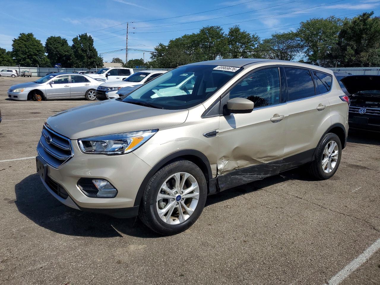Photo of the 2017 FORD ESCAPE SE