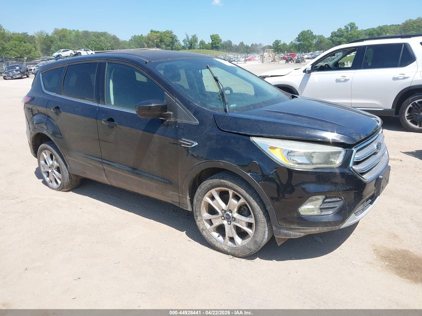 Photo of the 2017 FORD ESCAPE SE