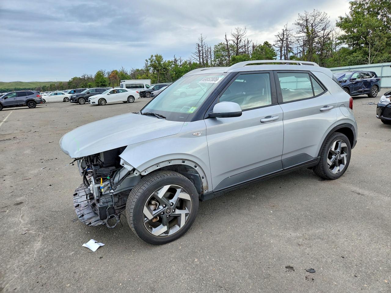 Photo of the 2021 HYUNDAI VENUE SEL