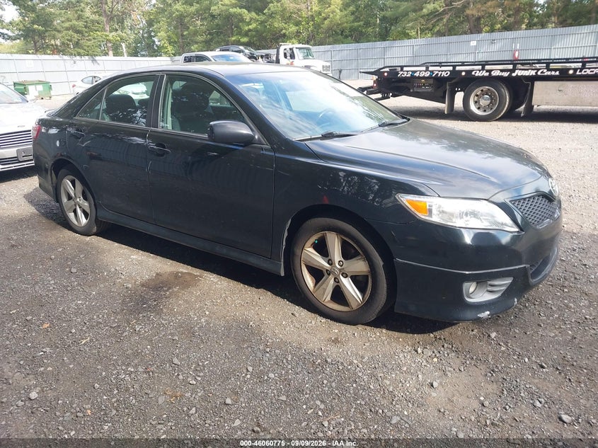 Photo of the 2011 TOYOTA CAMRY SE