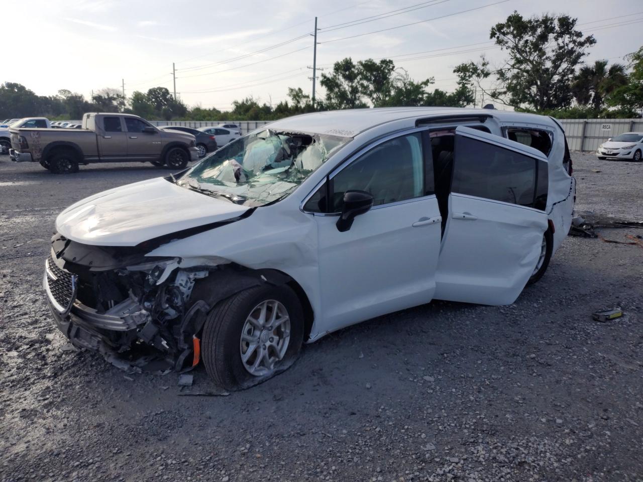 Photo of the 2026 CHRYSLER PACIFICA SELECT