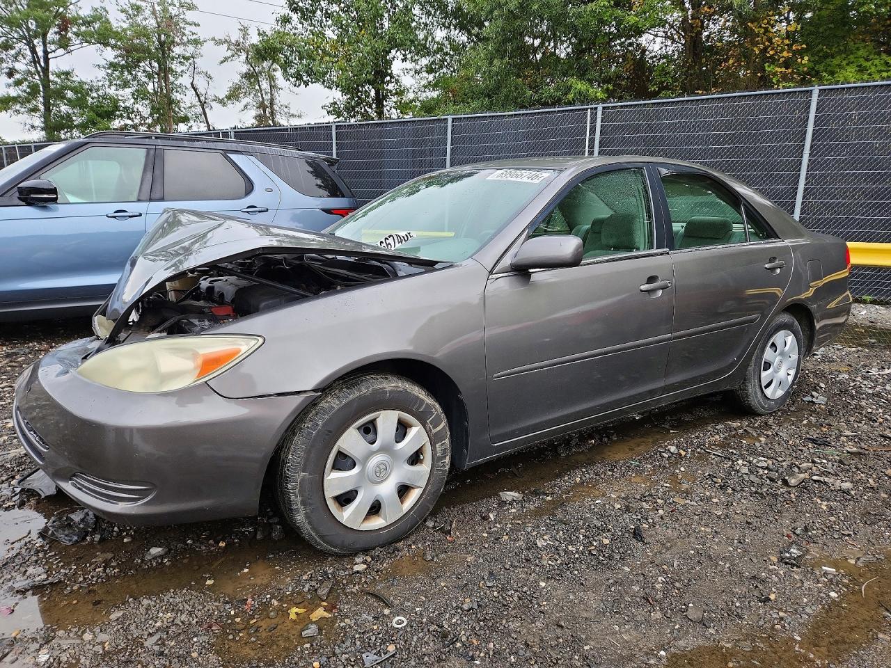 Photo of the 2004 TOYOTA CAMRY LE