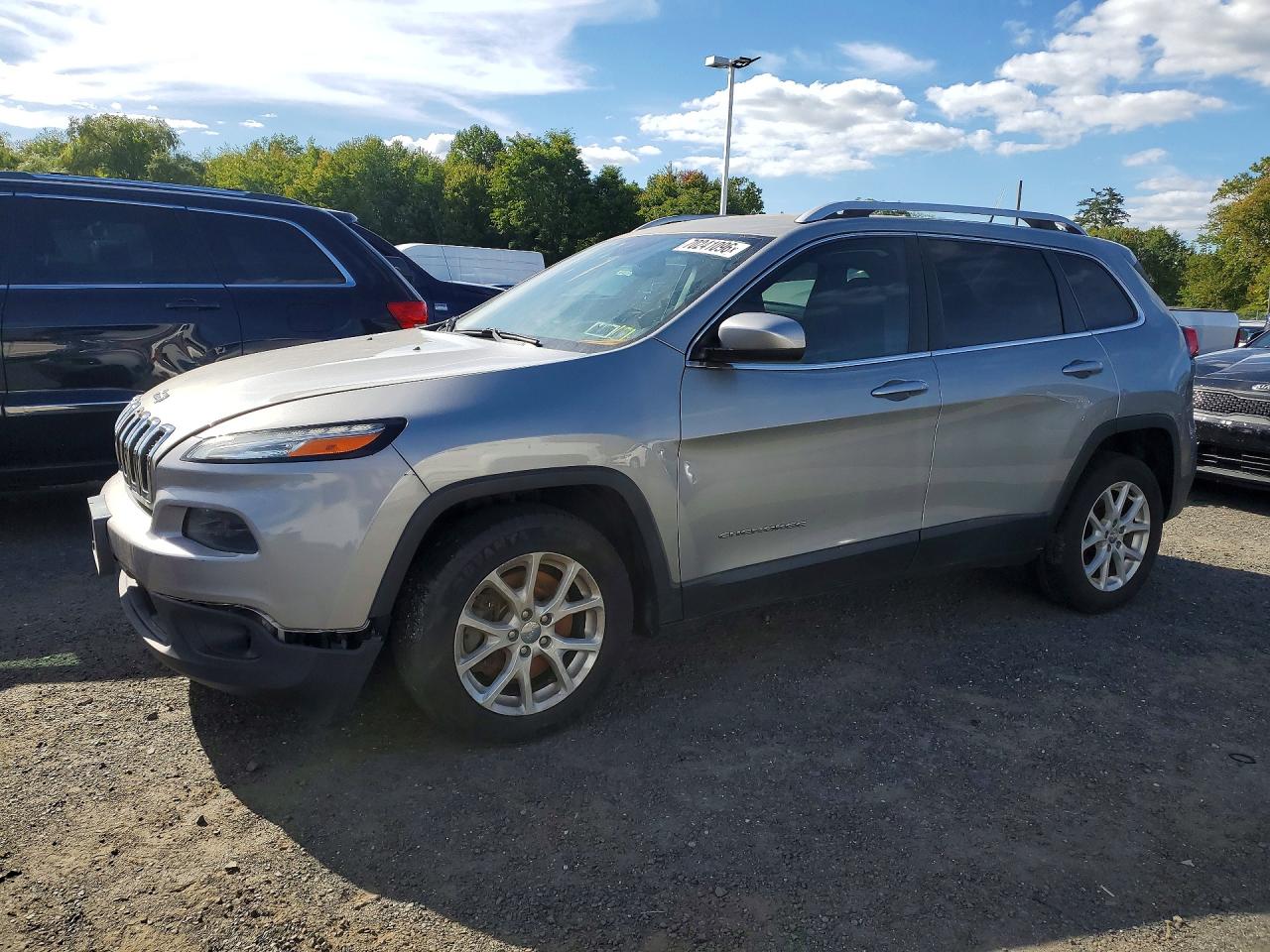 Photo of the 2015 JEEP CHEROKEE LATITUDE
