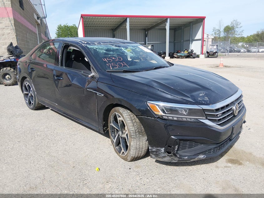 Photo of the 2021 VOLKSWAGEN PASSAT 2.0T R-LINE