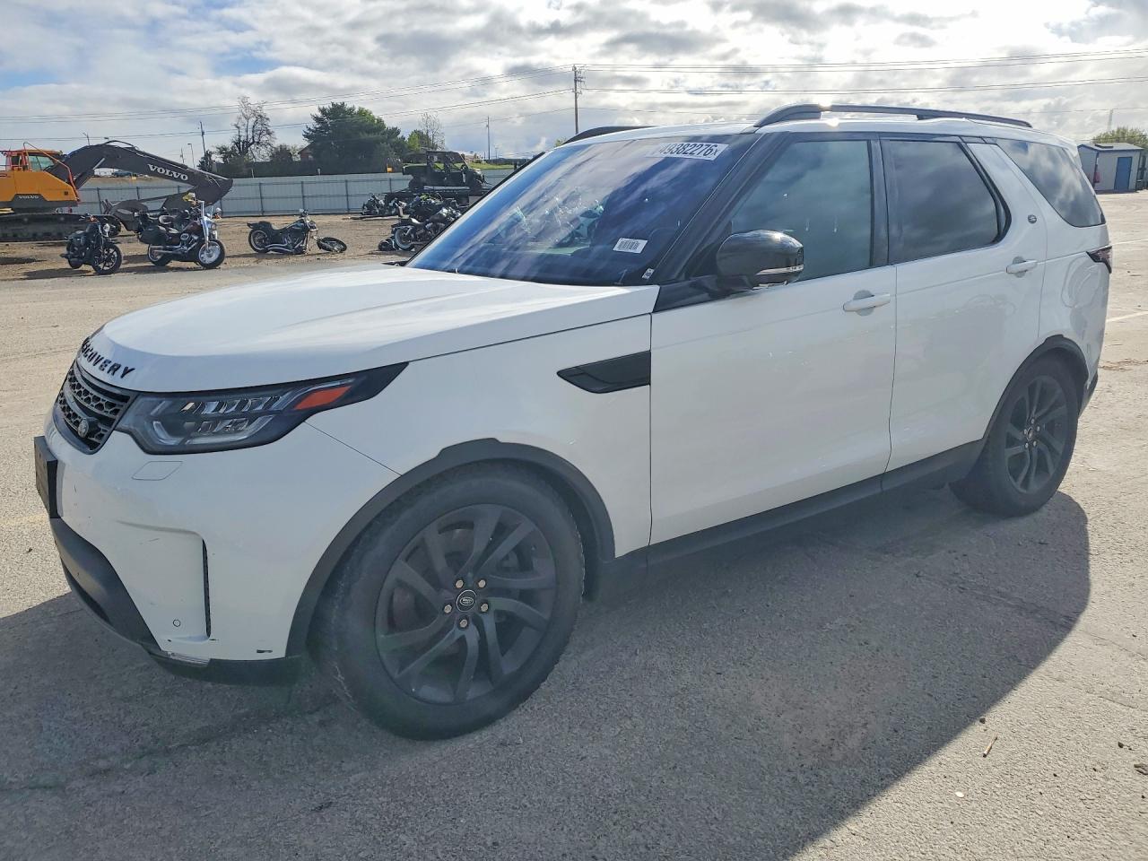 Photo of the 2017 LAND ROVER DISCOVERY HSE