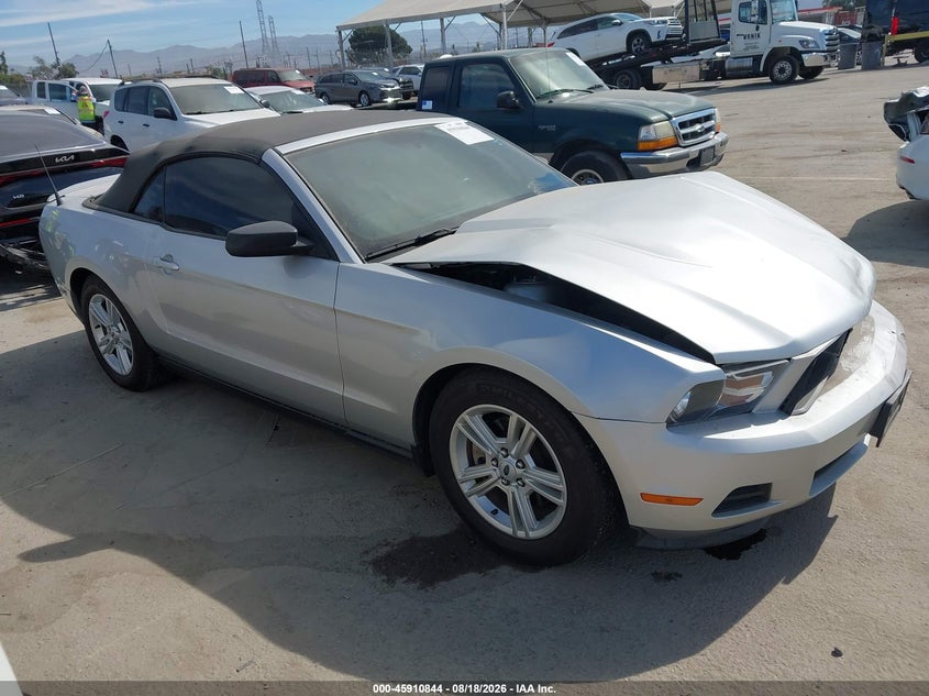 Photo of the 2012 FORD MUSTANG V6