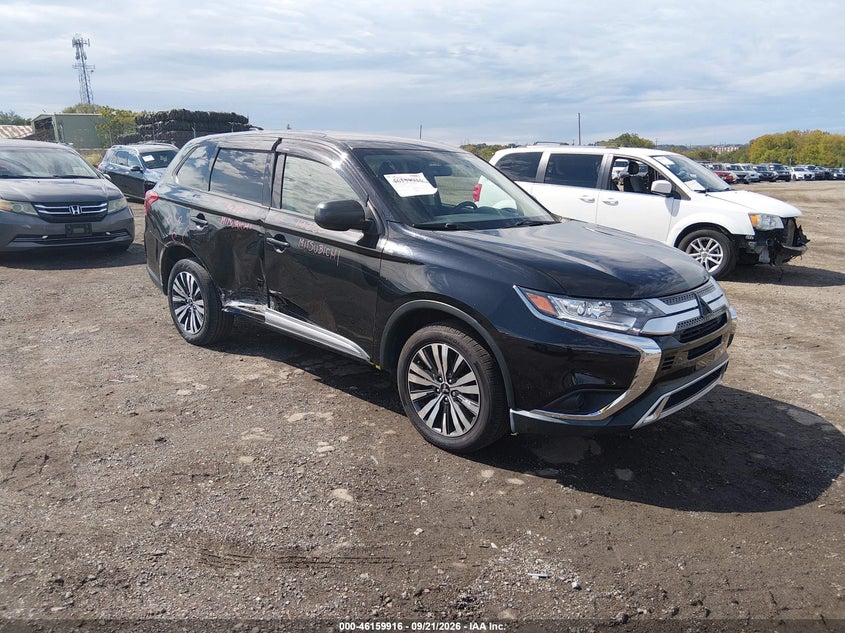 Photo of the 2019 MITSUBISHI OUTLANDER ES