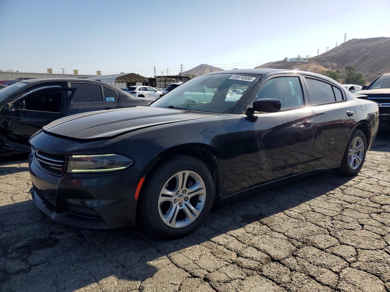 Photo of the 2016 DODGE CHARGER SE