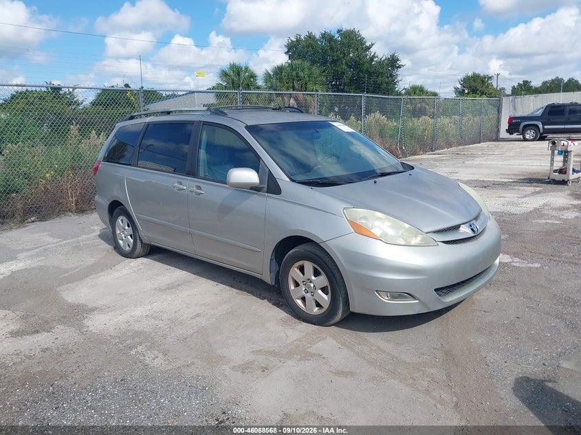 Photo of the 2006 TOYOTA SIENNA XLE
