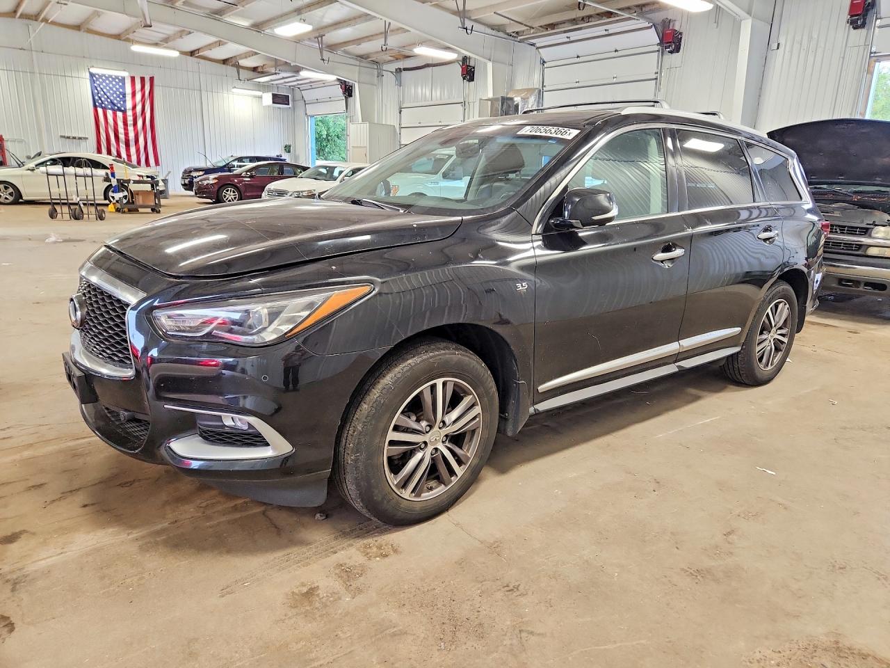 Photo of the 2016 INFINITI QX60 BASE
