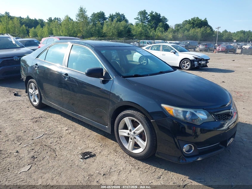 Photo of the 2013 TOYOTA CAMRY SE