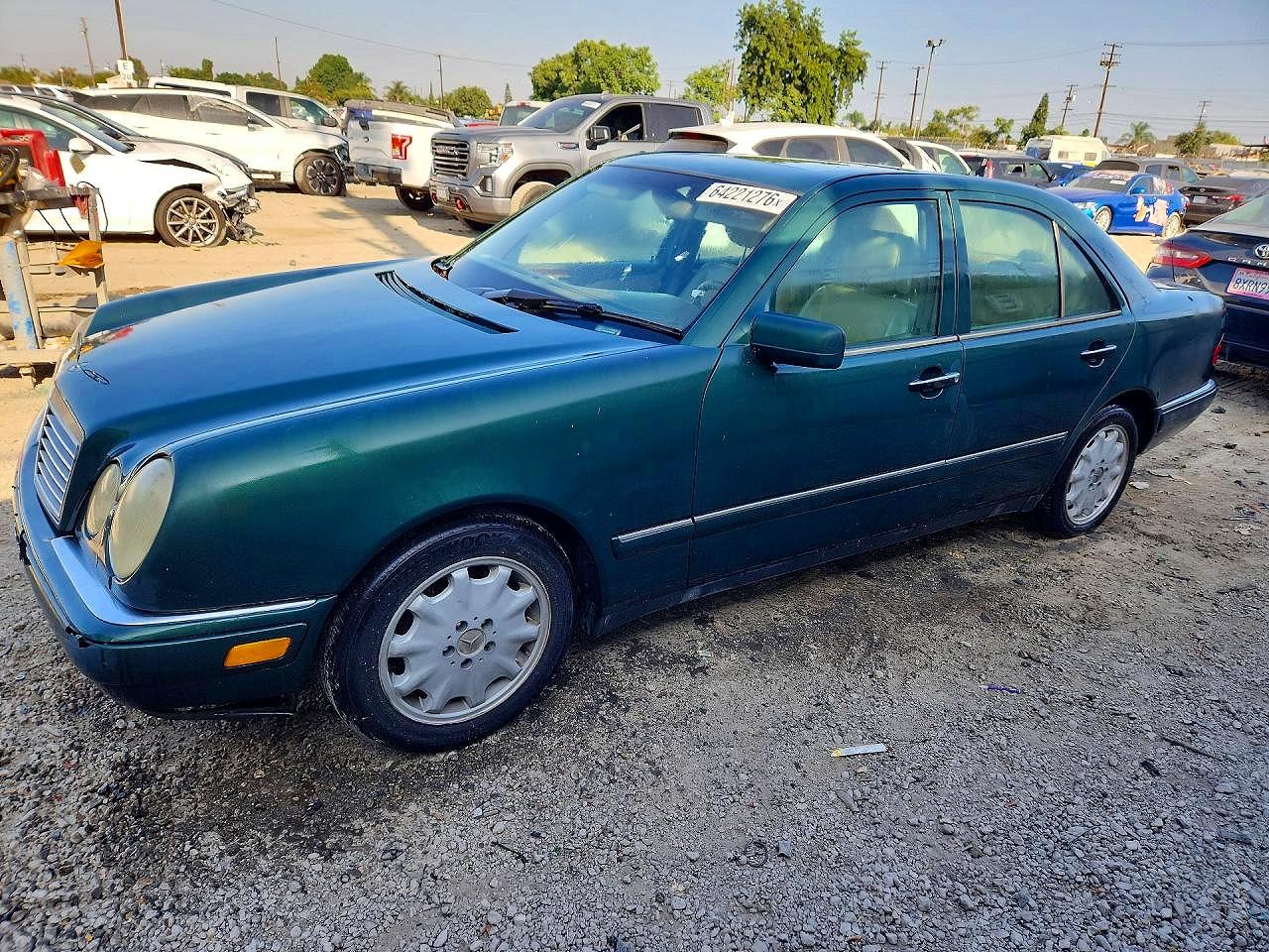 Photo of the 1996 MERCEDES-BENZ E 320