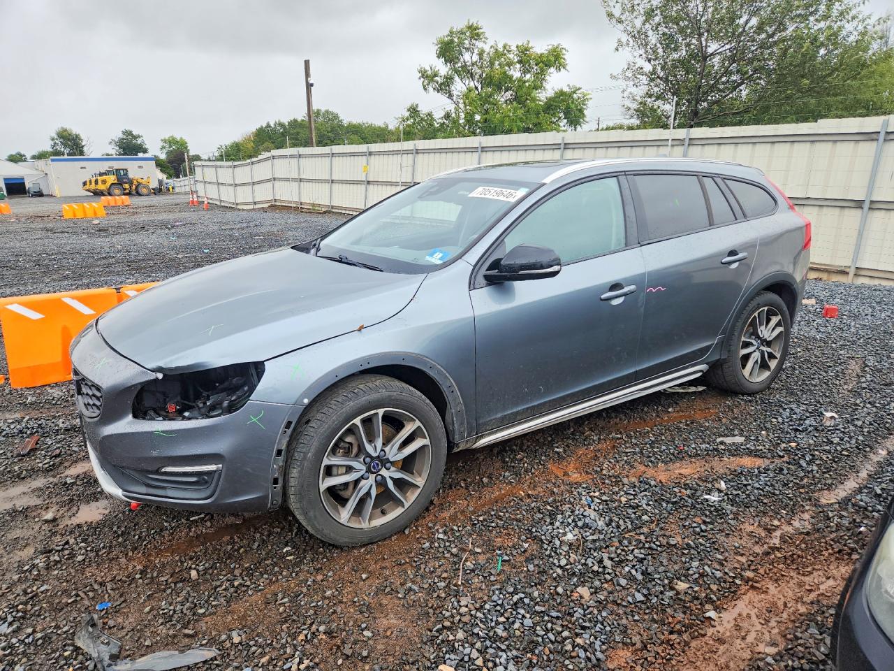 Photo of the 2017 VOLVO V60 CROSS COUNTRY PREMIER