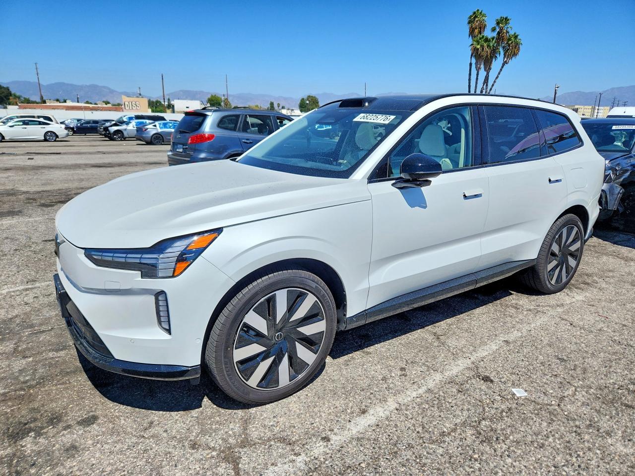 Photo of the 2025 VOLVO EX90 ULTRA