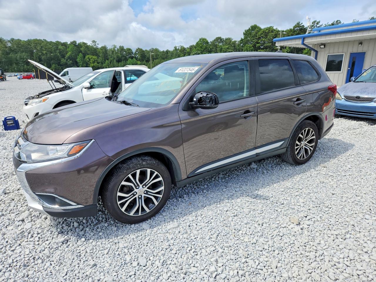 Photo of the 2018 MITSUBISHI OUTLANDER ES