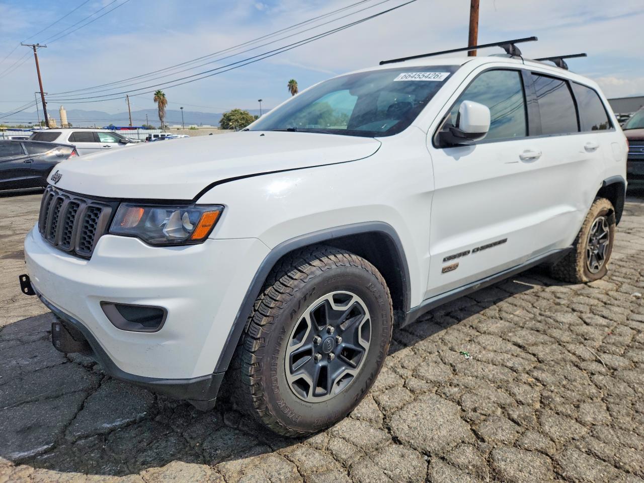 Photo of the 2016 JEEP GRAND CHEROKEE LAREDO
