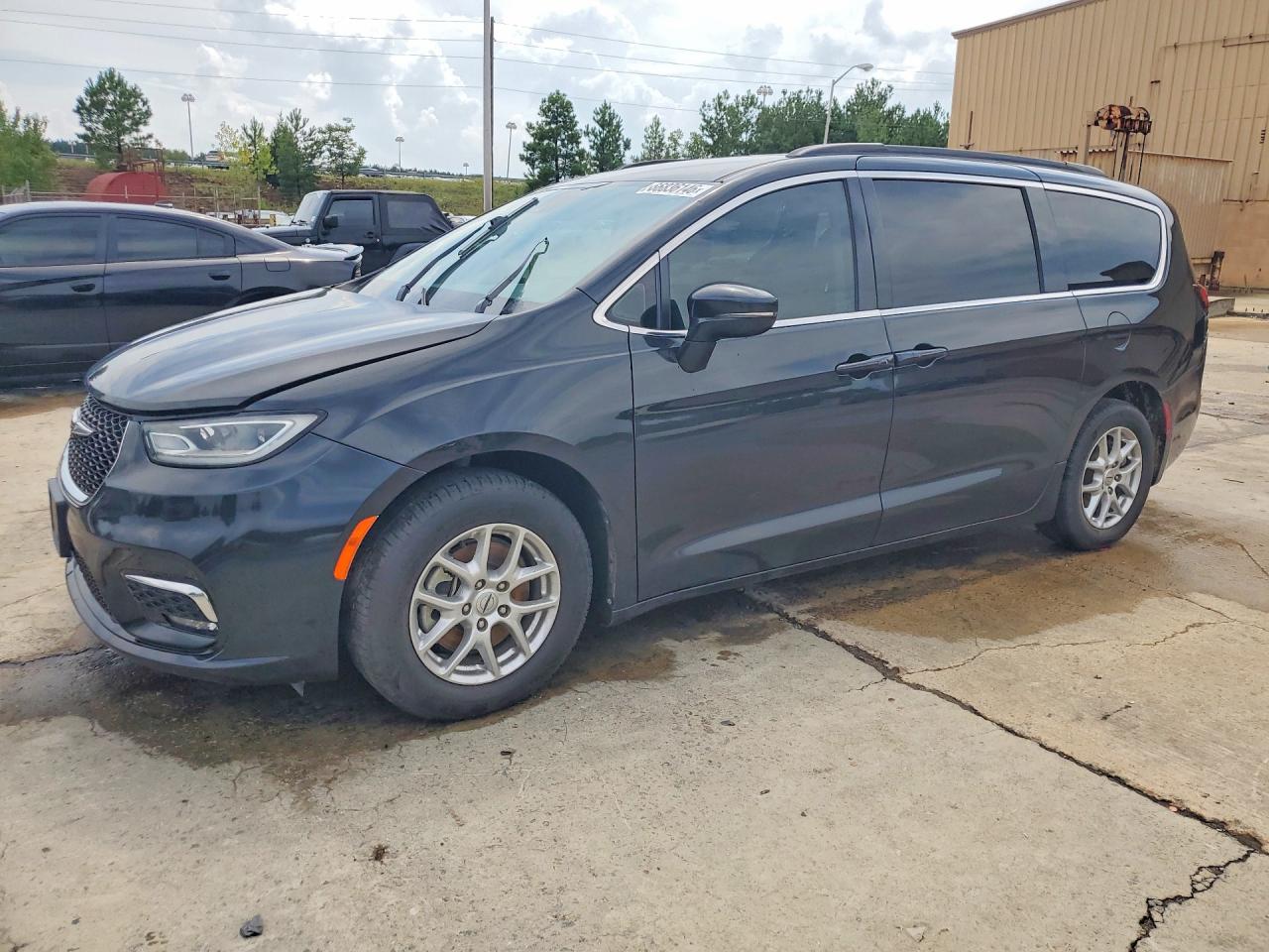 Photo of the 2022 CHRYSLER PACIFICA TOURING L