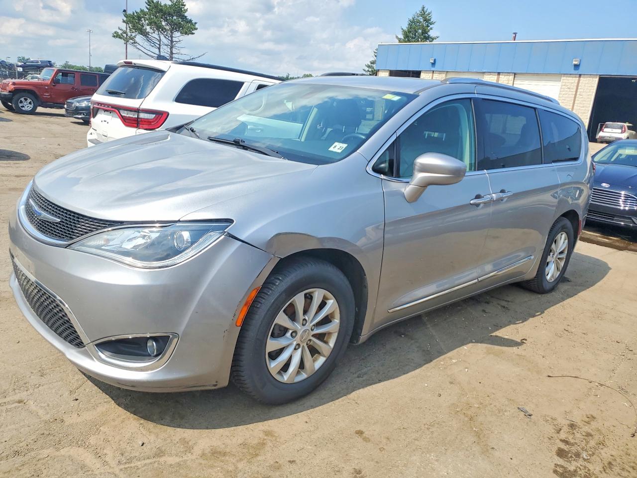 Photo of the 2018 CHRYSLER PACIFICA TOURING L