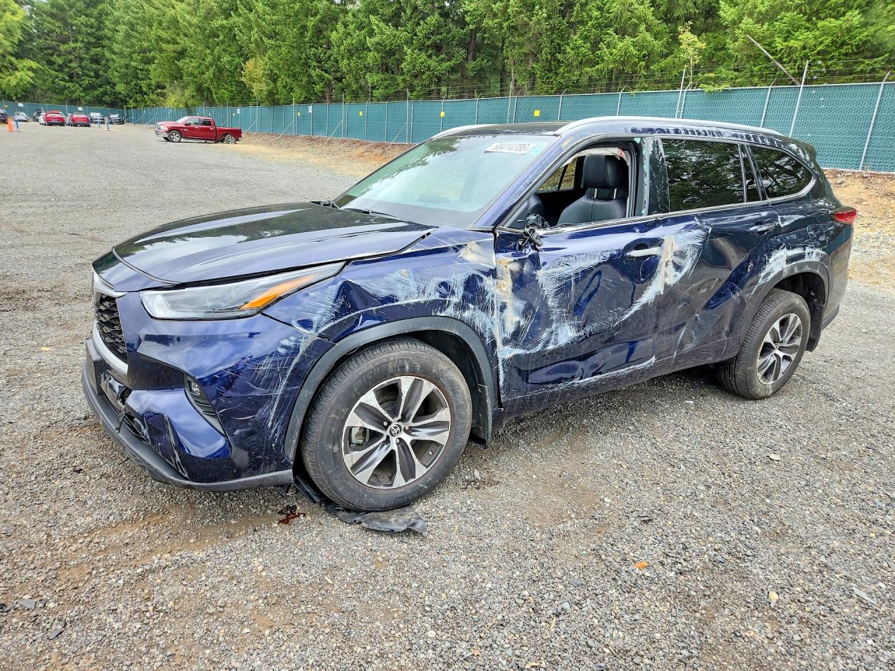 Photo of the 2022 TOYOTA HIGHLANDER XLE