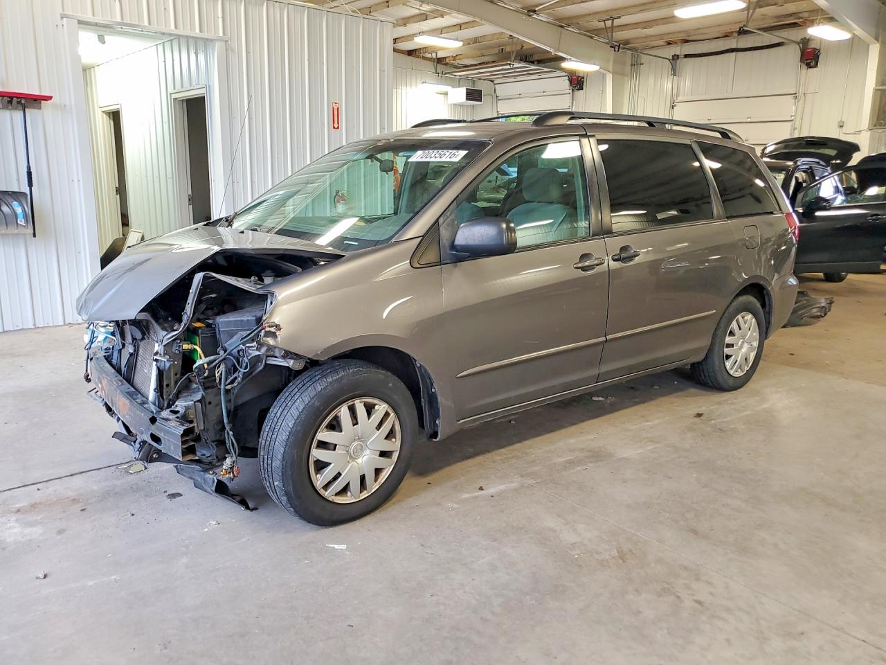Photo of the 2005 TOYOTA SIENNA LE 7 PASSENGER