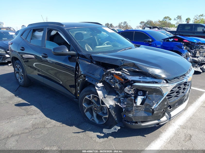 Photo of the 2025 CHEVROLET TRAX FWD LT