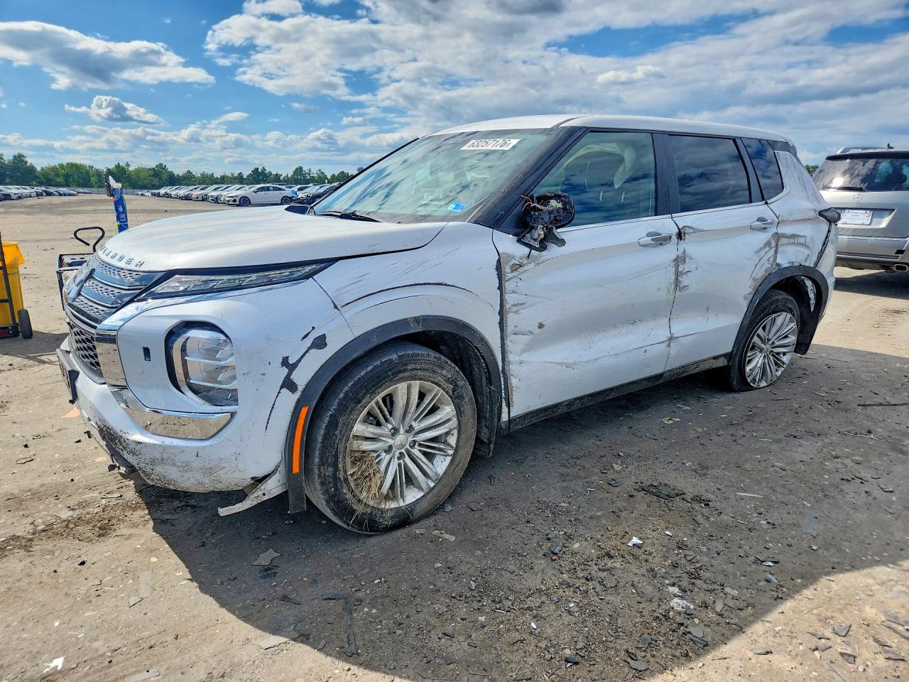 Photo of the 2023 MITSUBISHI OUTLANDER ES