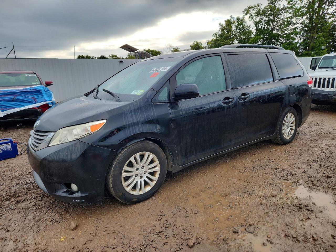 Photo of the 2014 TOYOTA SIENNA XLE 8-PASSENGER