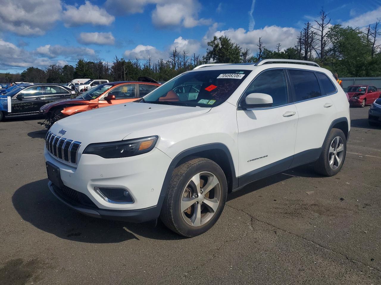 Photo of the 2021 JEEP CHEROKEE LIMITED