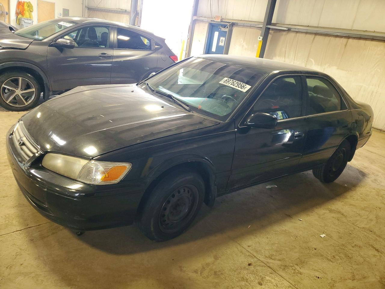 Photo of the 2000 TOYOTA CAMRY LE