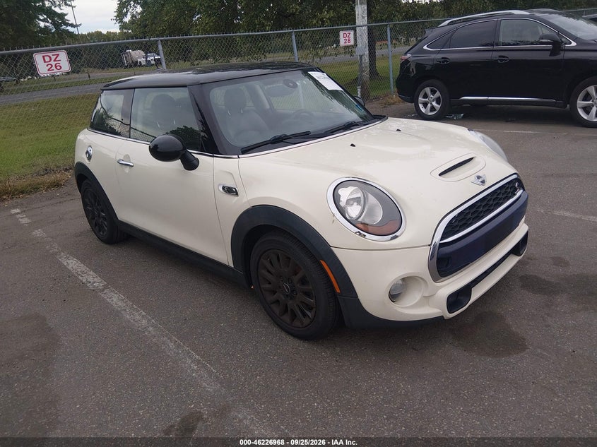 Photo of the 2014 MINI HARDTOP COOPER S