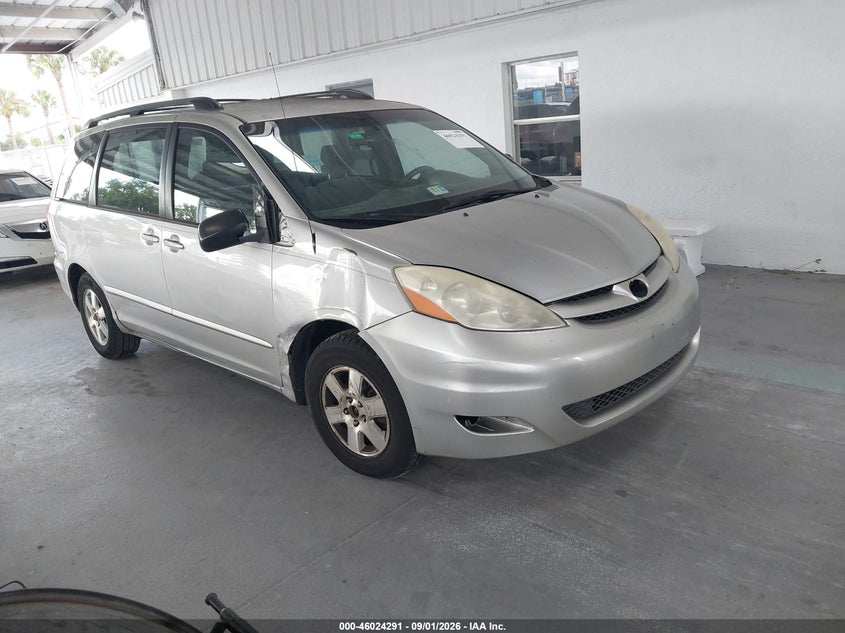 Photo of the 2007 TOYOTA SIENNA CE