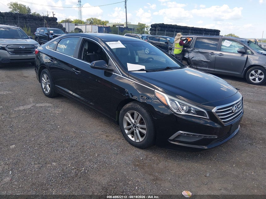 Photo of the 2015 HYUNDAI SONATA SE