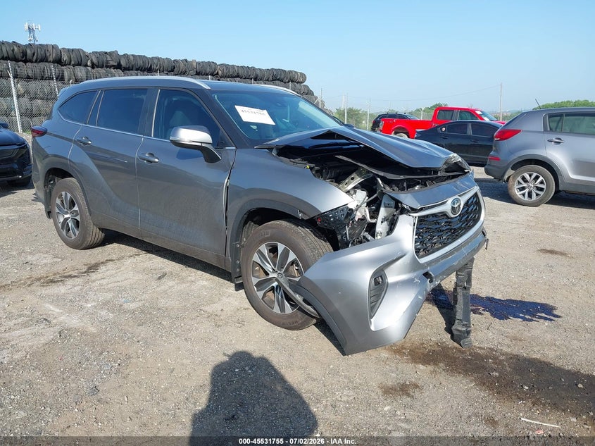 Photo of the 2025 TOYOTA HIGHLANDER XLE