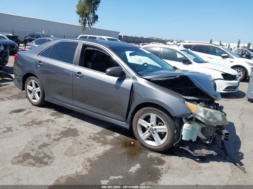 Photo of the 2013 TOYOTA CAMRY SE